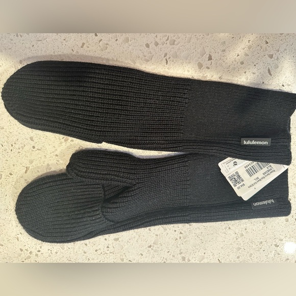 lululemon athletica Accessories - Lululemon Mittens 🌟NWT🌟 Ribbed Merino Wool Blend Knit Black Sz XS/S & M/L
